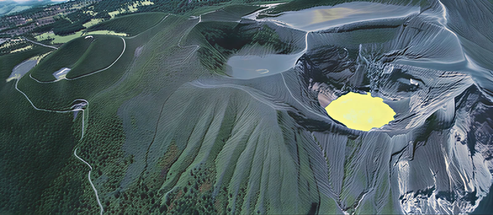 イラズ火山と温泉オロシ・ハシエンダ