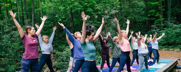 「WILD：女性のリワイルディング・リトリート」