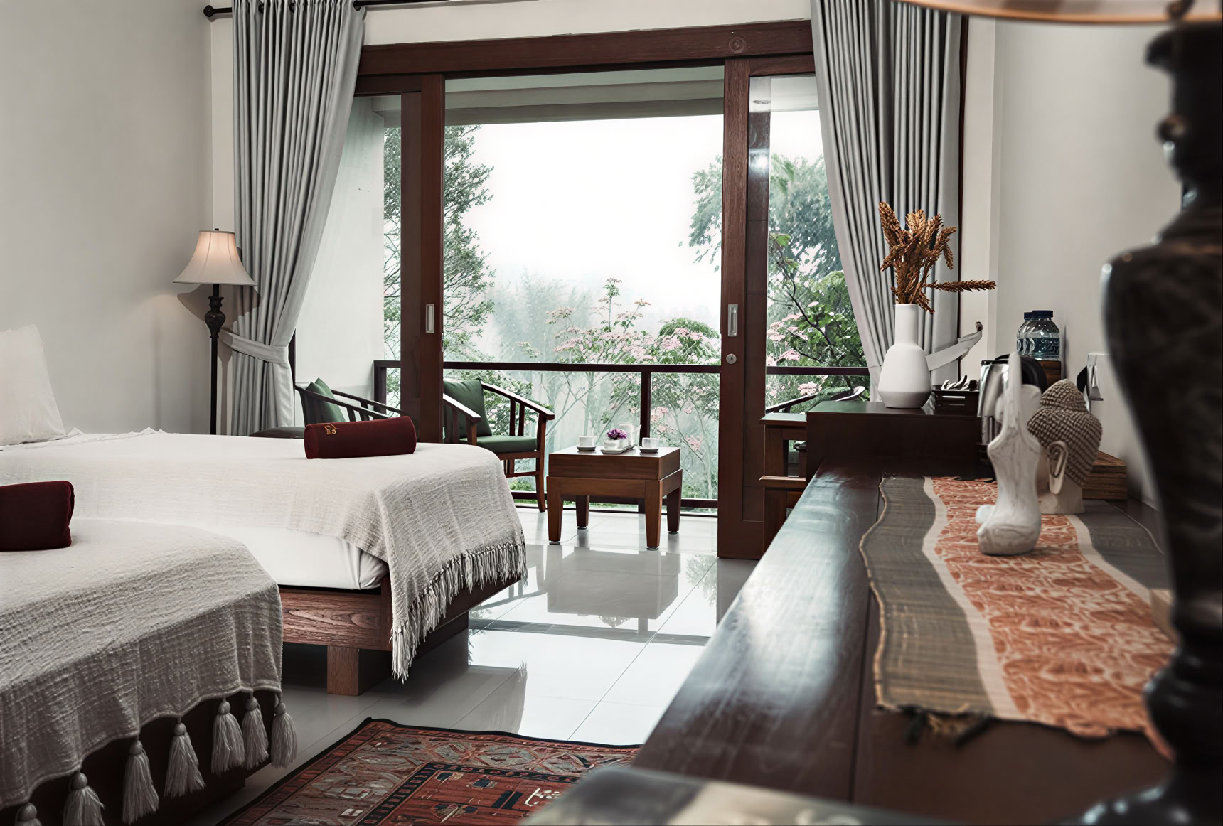 200時間／300時間ハイブリッドヨガティーチャートレーニング – 2026年10月1日～10月14日