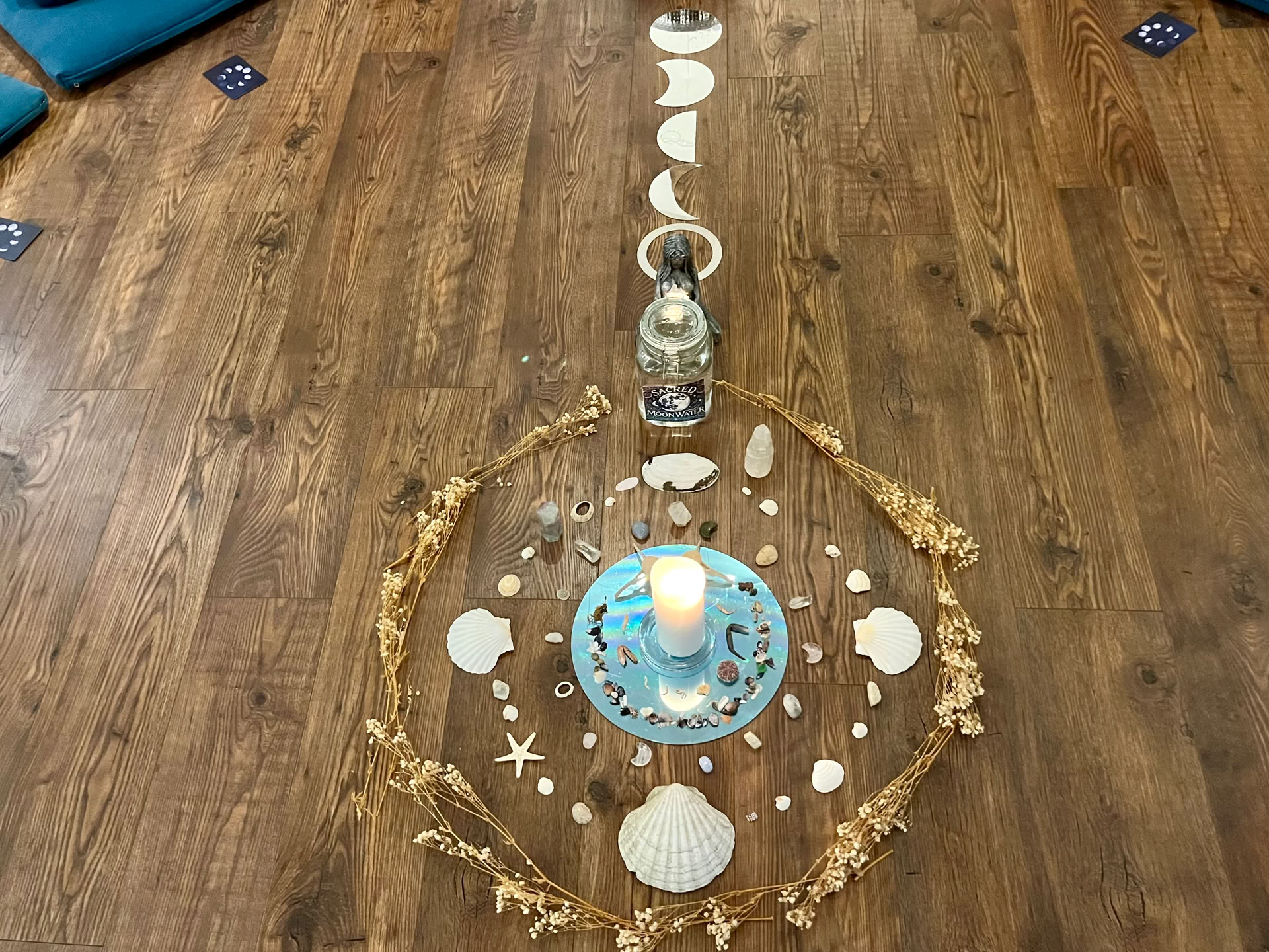 女性の満月のサークル