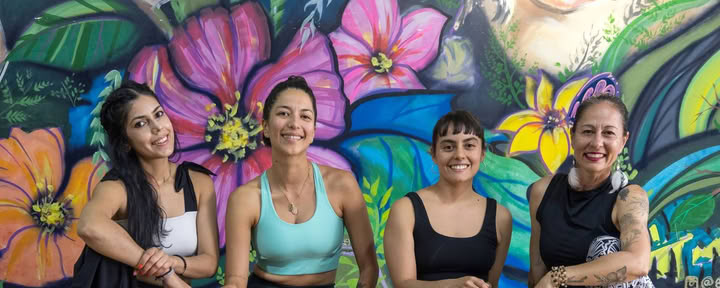 スペイン語で学ぶ初心者向けヨガ