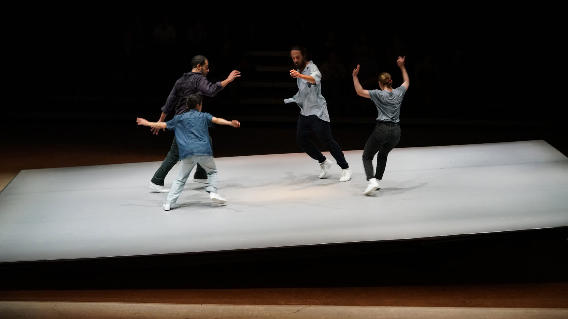 晩夏の集中ダンス即興トレーニング