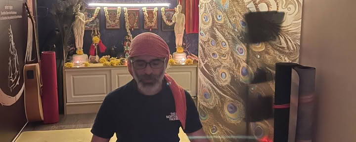 シンガポールでの消化器系の健康と代謝のためのヨガワークショップ