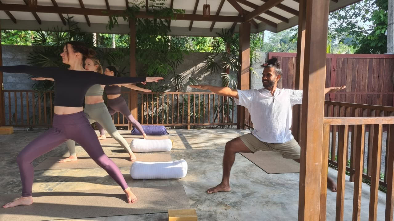 ヨガの実践を深める——Yoga Bee Sri Lankaでの7日間ヨガ集中プログラム