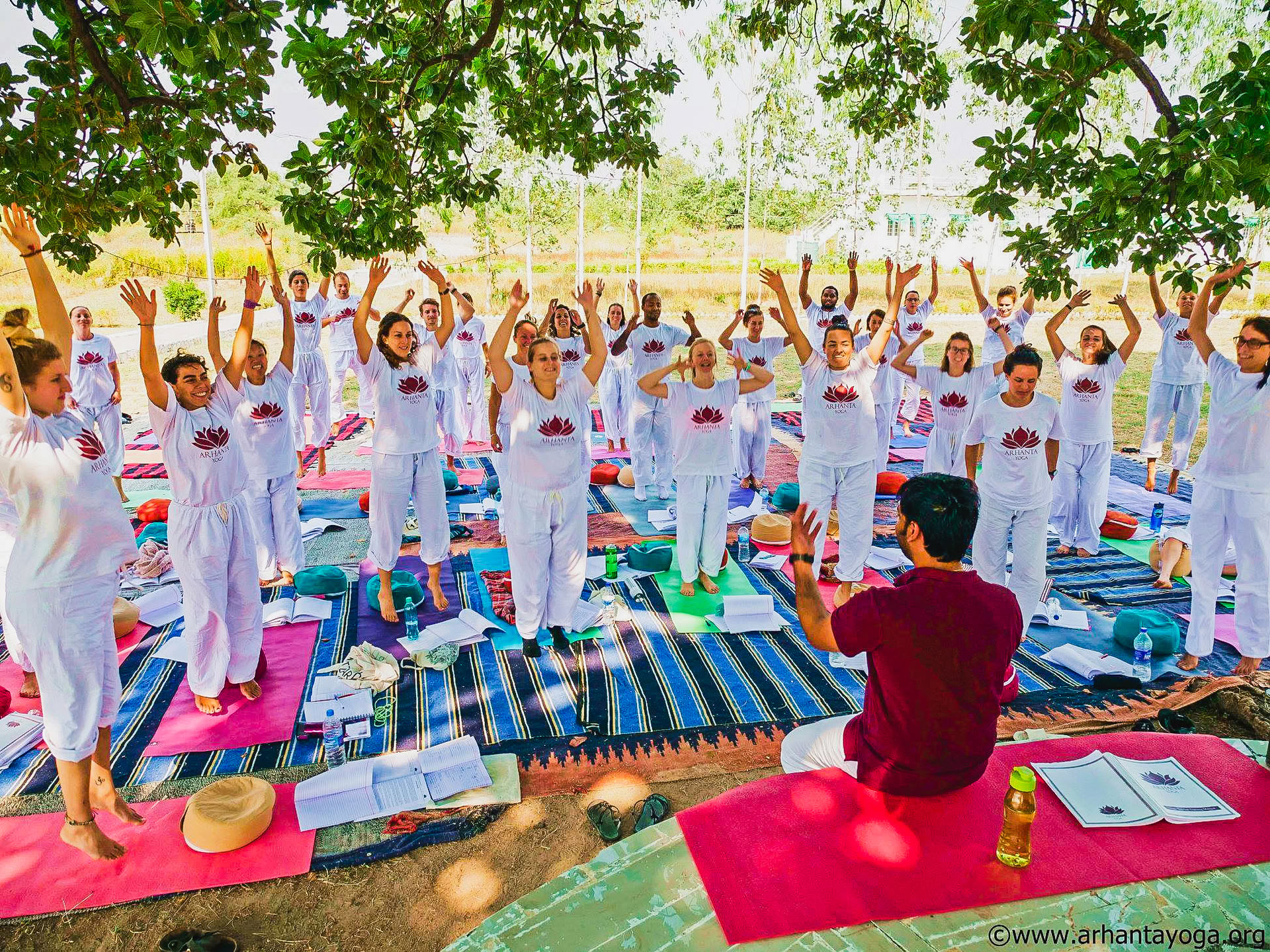 インドで200時間のヨガ講師養成コースを受講してヨガを学ぶ