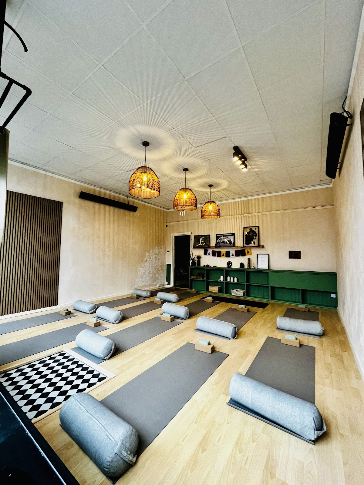Joy Yoga Wellness Studio – 赤外線加熱ヨガ