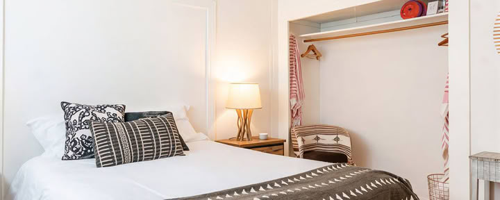 Queen Bed – Olive Room – Solo Room