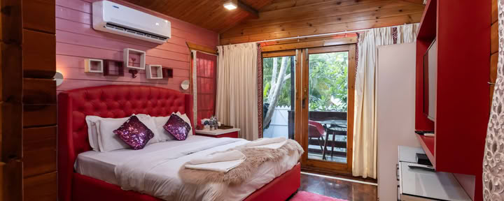 Luxury Private Cottage (Shared Bed)